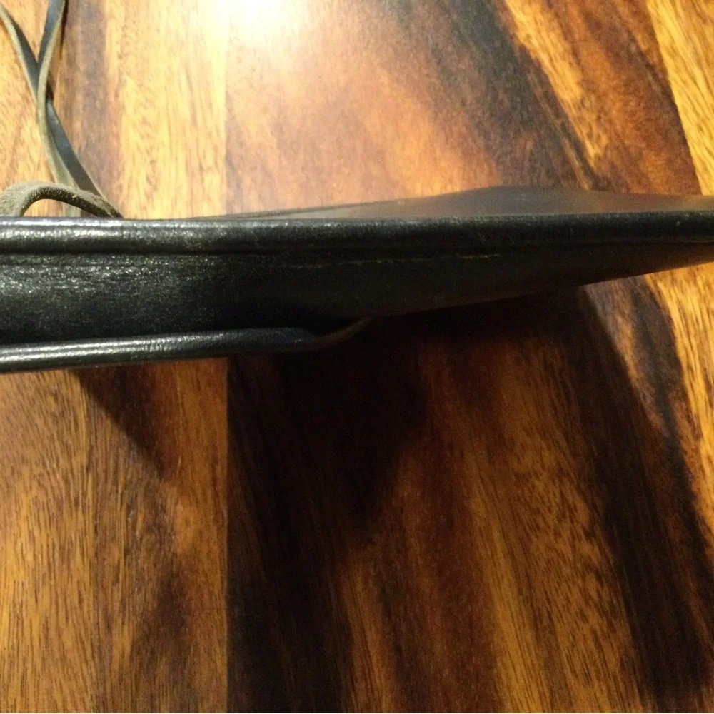 Michael Green leather crossbody passport purse. - Picture 4 of 9